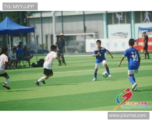 上海足球队的荣耀之路与奋斗精神全景回顾